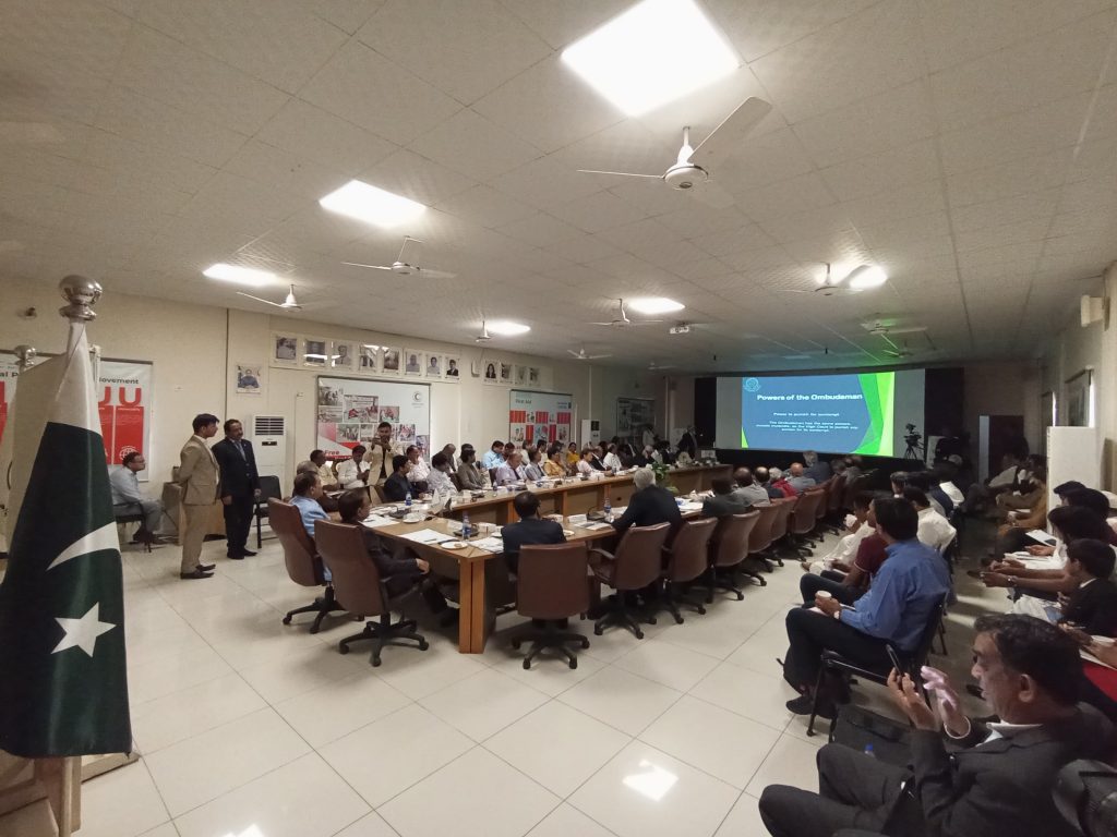 The seminar aimed to increase public awareness of both institutions' services. It also focused on how joint initiatives can improve public confidence and service quality.