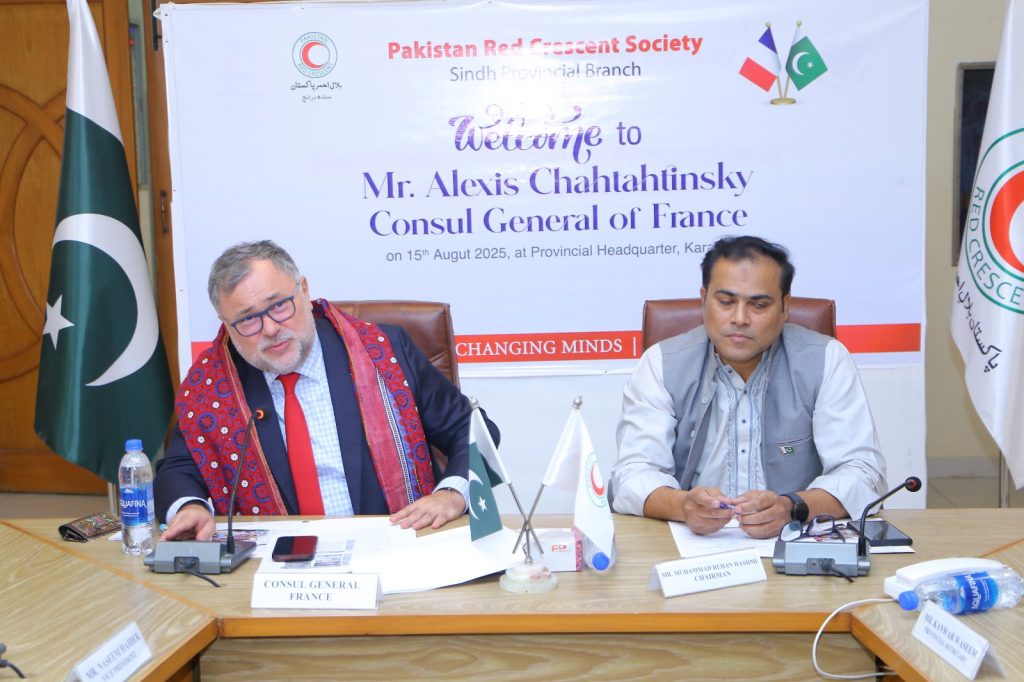 Consul General of France praising Pakistan Red Crescent Sindh humanitarian work