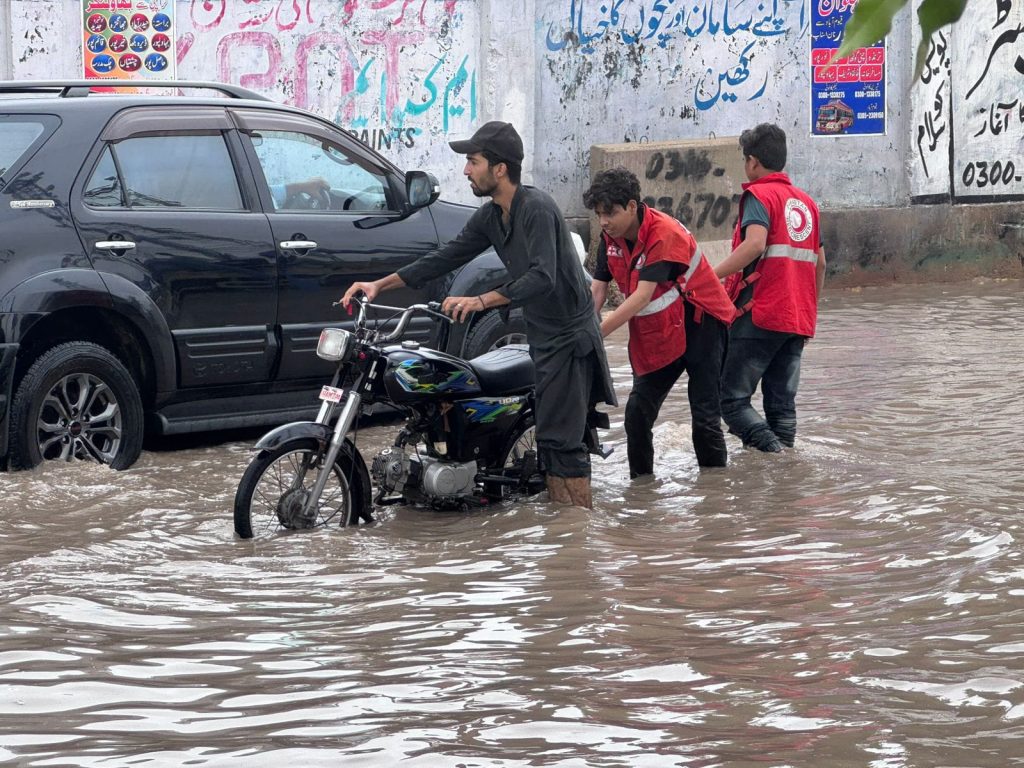 PRCS Sindh ERC team assisting citizens during heavy rains in Karachi
