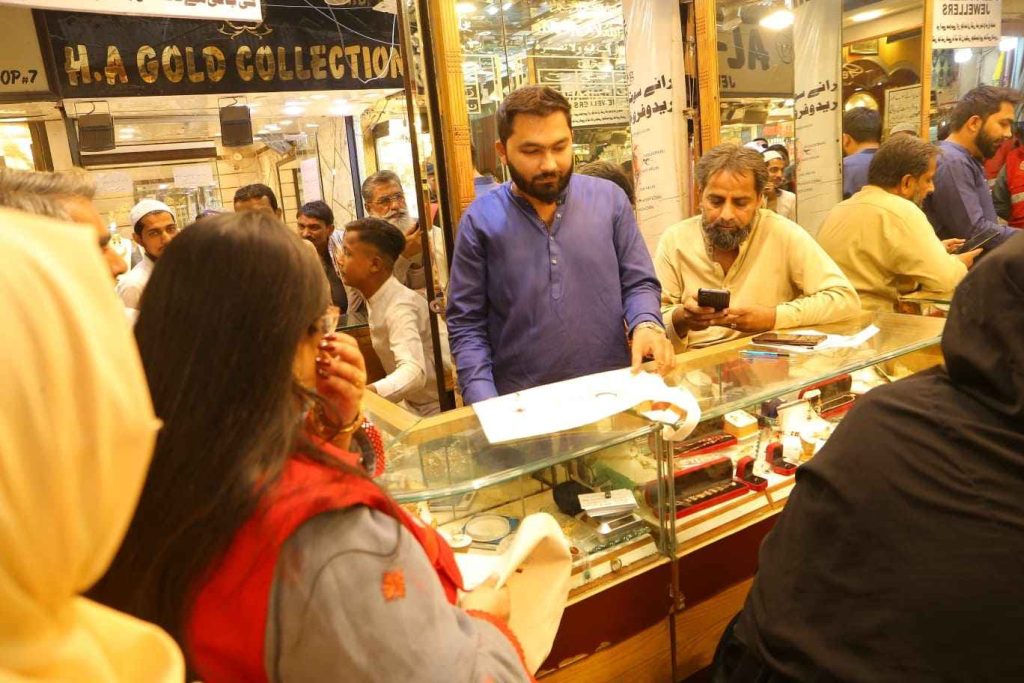 Plastic-Free Karachi awareness drive in local marketplace