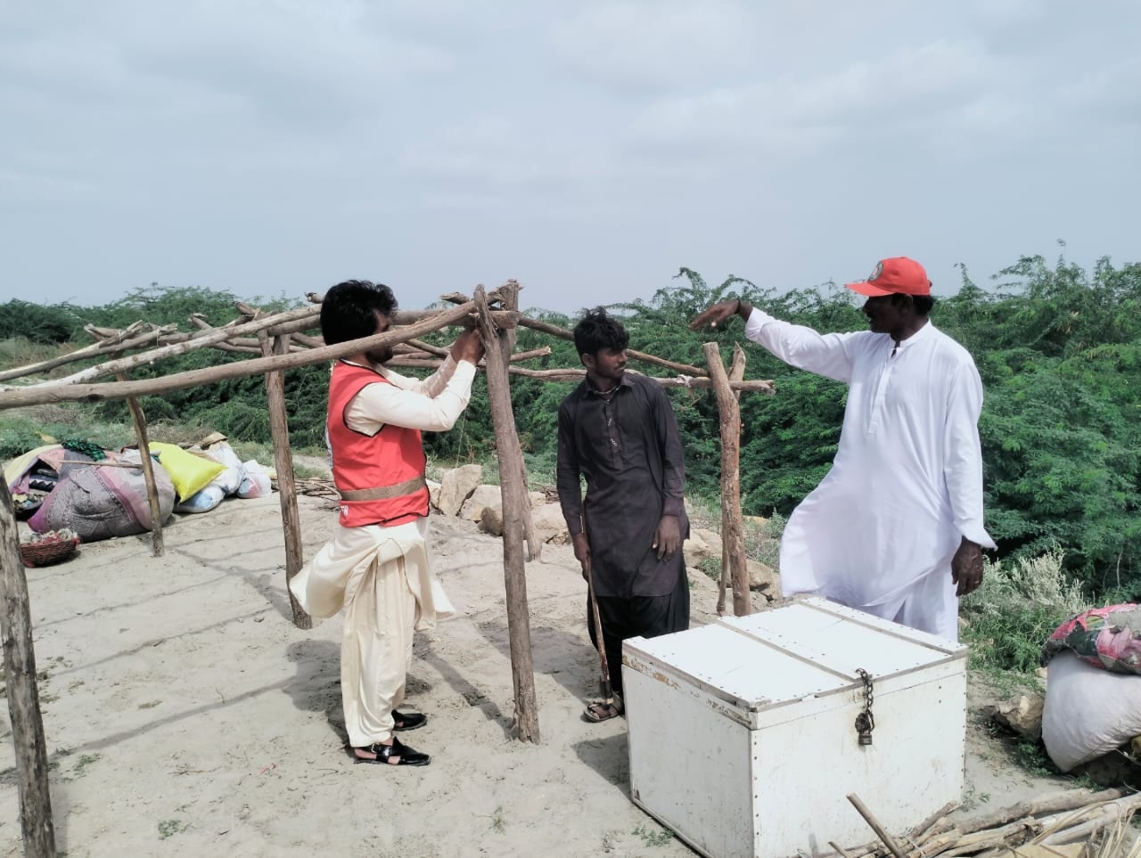 PRCS staff conducting surveillance visits in high-risk areas of Sindh to improve flood preparedness.
