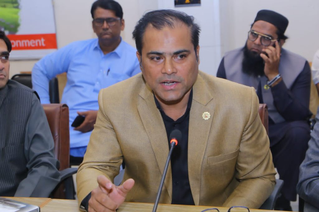 Rehan Hashmi leading PRCS community engagement session with Pakistan Excellence Club in Karachi.