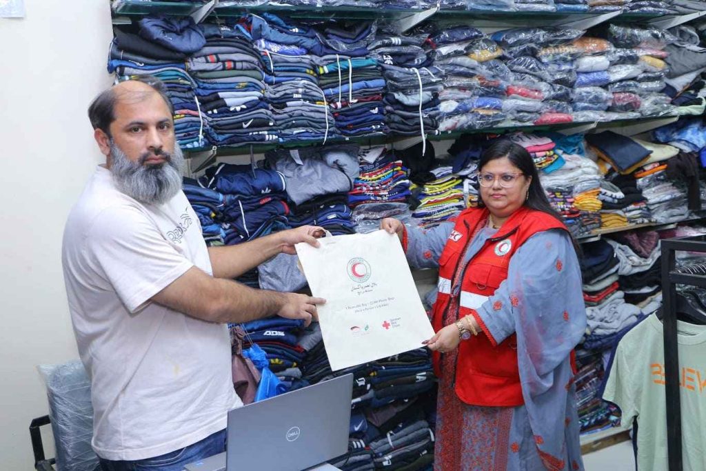 Plastic-Free Karachi awareness drive in local marketplace
