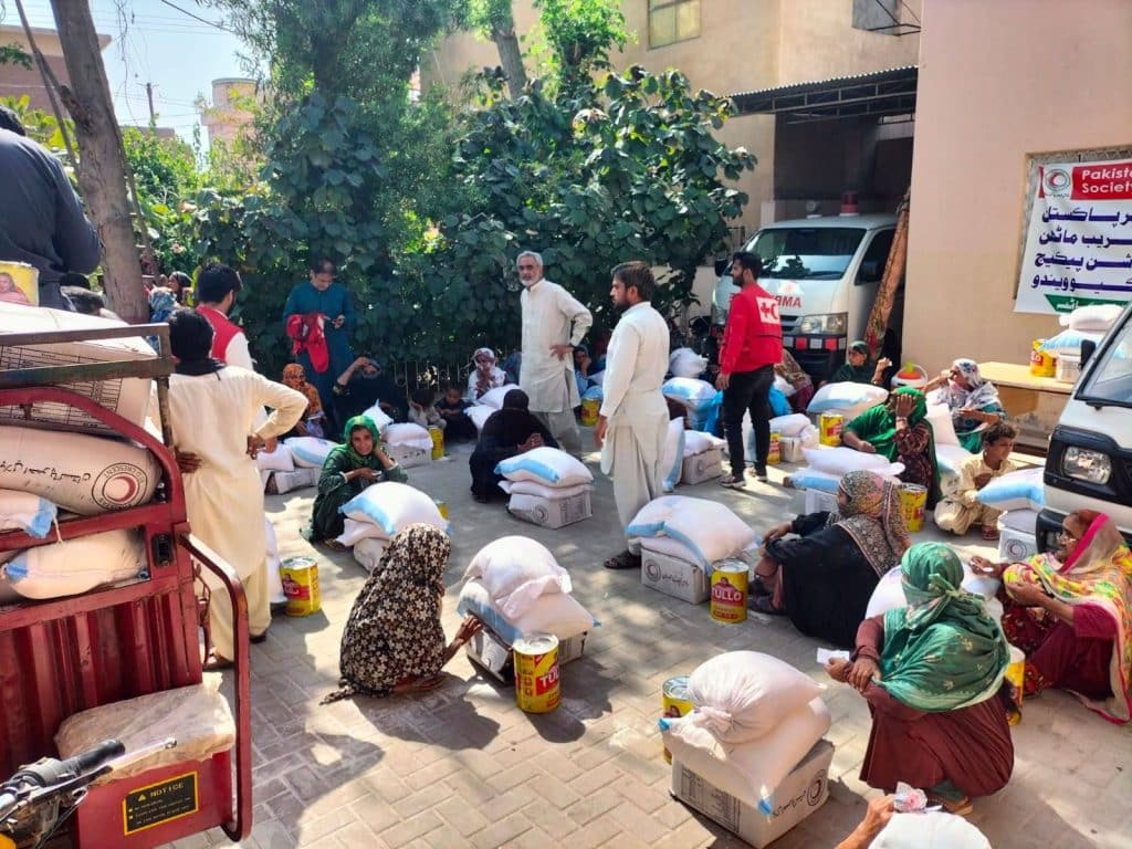 Food Parcels Distribution in Larkana In continuation of distributing food parcels under the Ramzan Package from NHQ, another 200 food parcels were distributed