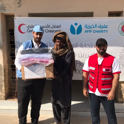 Pakistan and Qatar Red Crescent distribute relief items